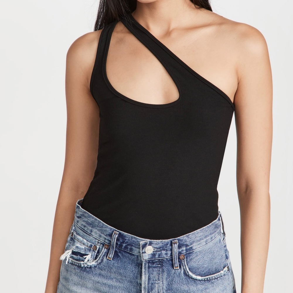 BB DAKOTA “you know it” top NWT